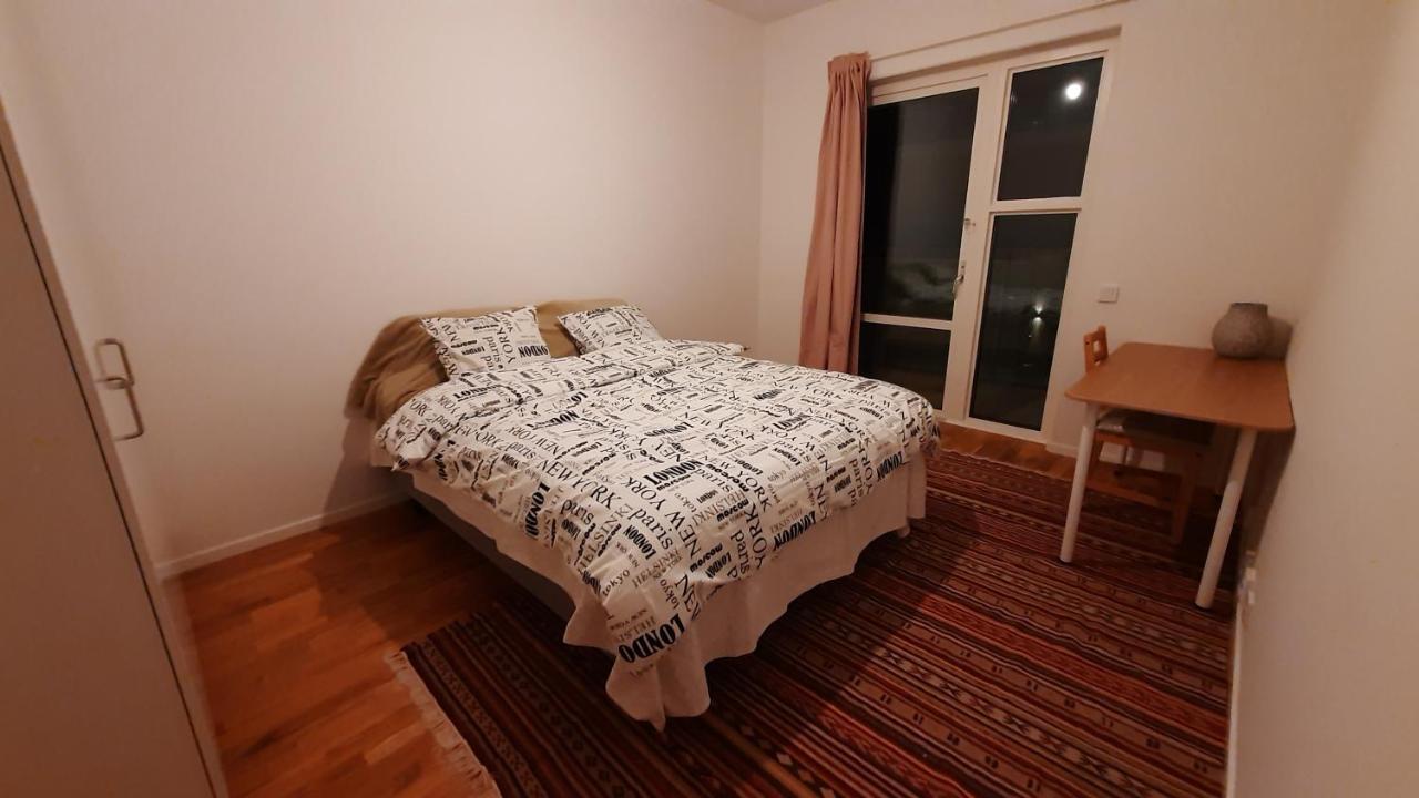 Private In Shared Lovely, Amazing, Modern +garden +bbq *