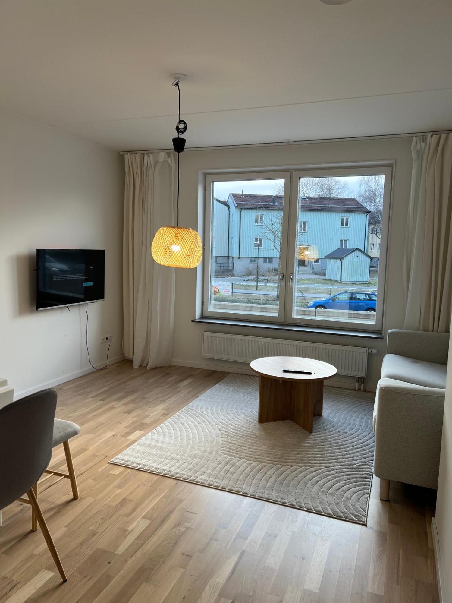 Apartment Cozy 2 Stops-15 Mins Away From Center *
