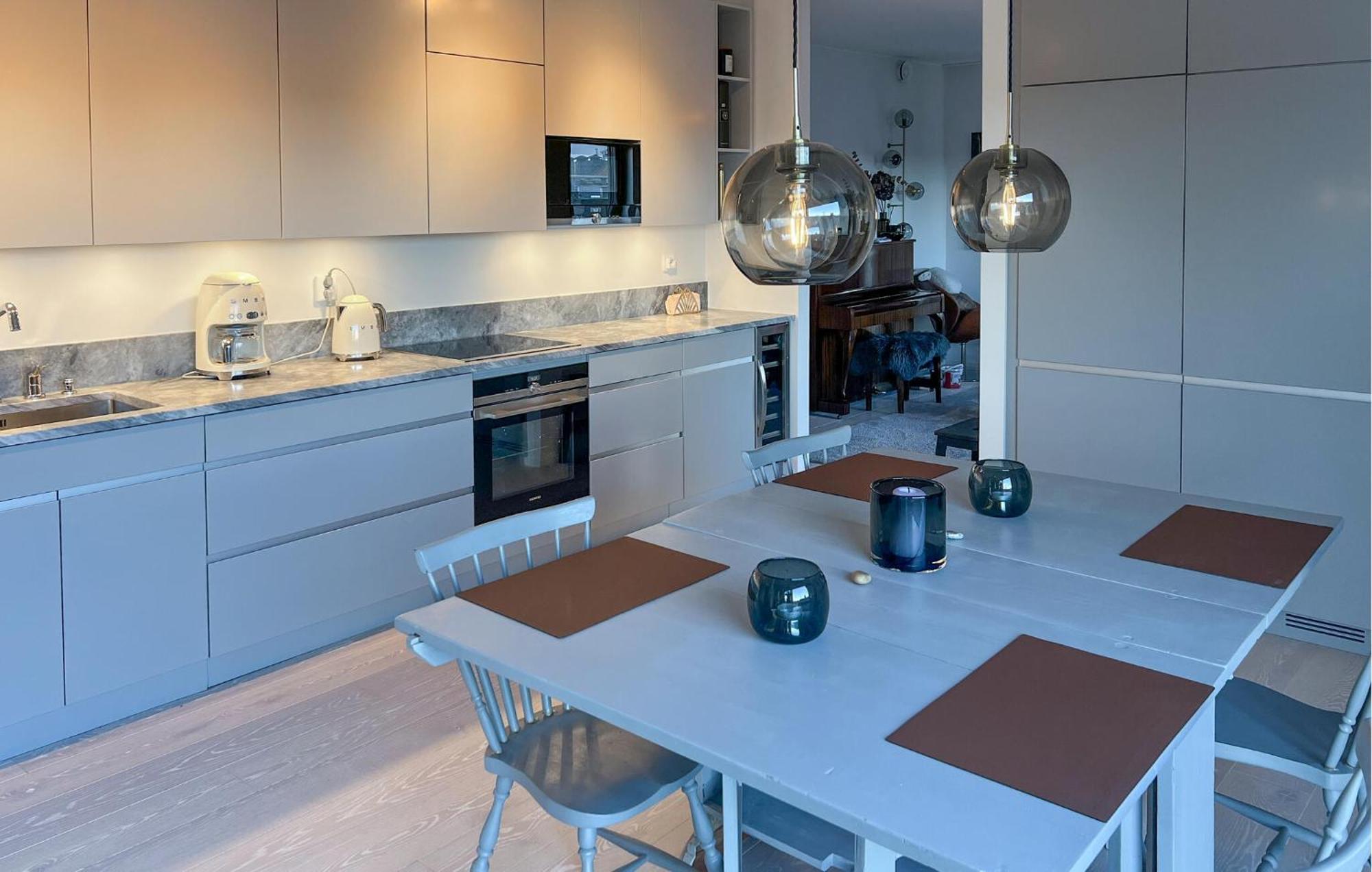 2 Bedroom Gorgeous In Apartment