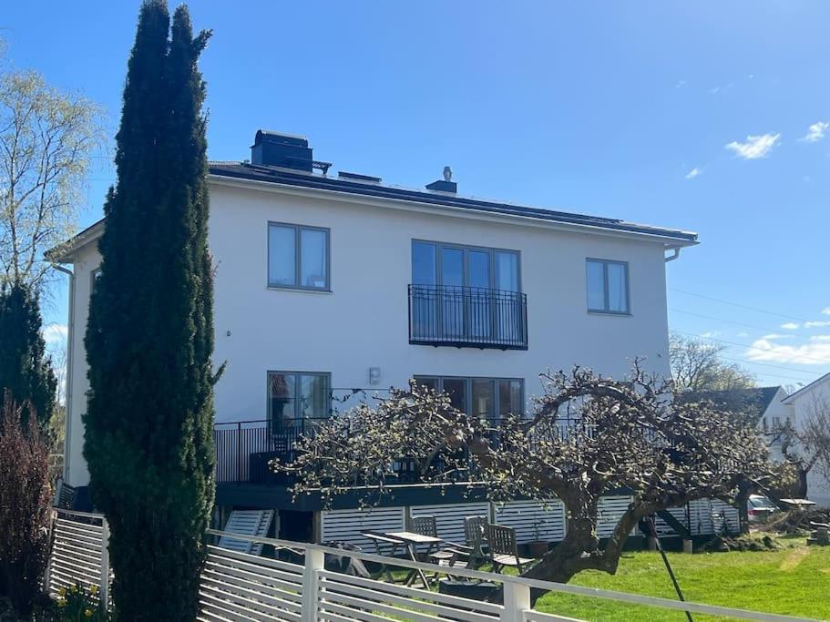 Spacious House Close To Nature And City. Pousada Estocolmo