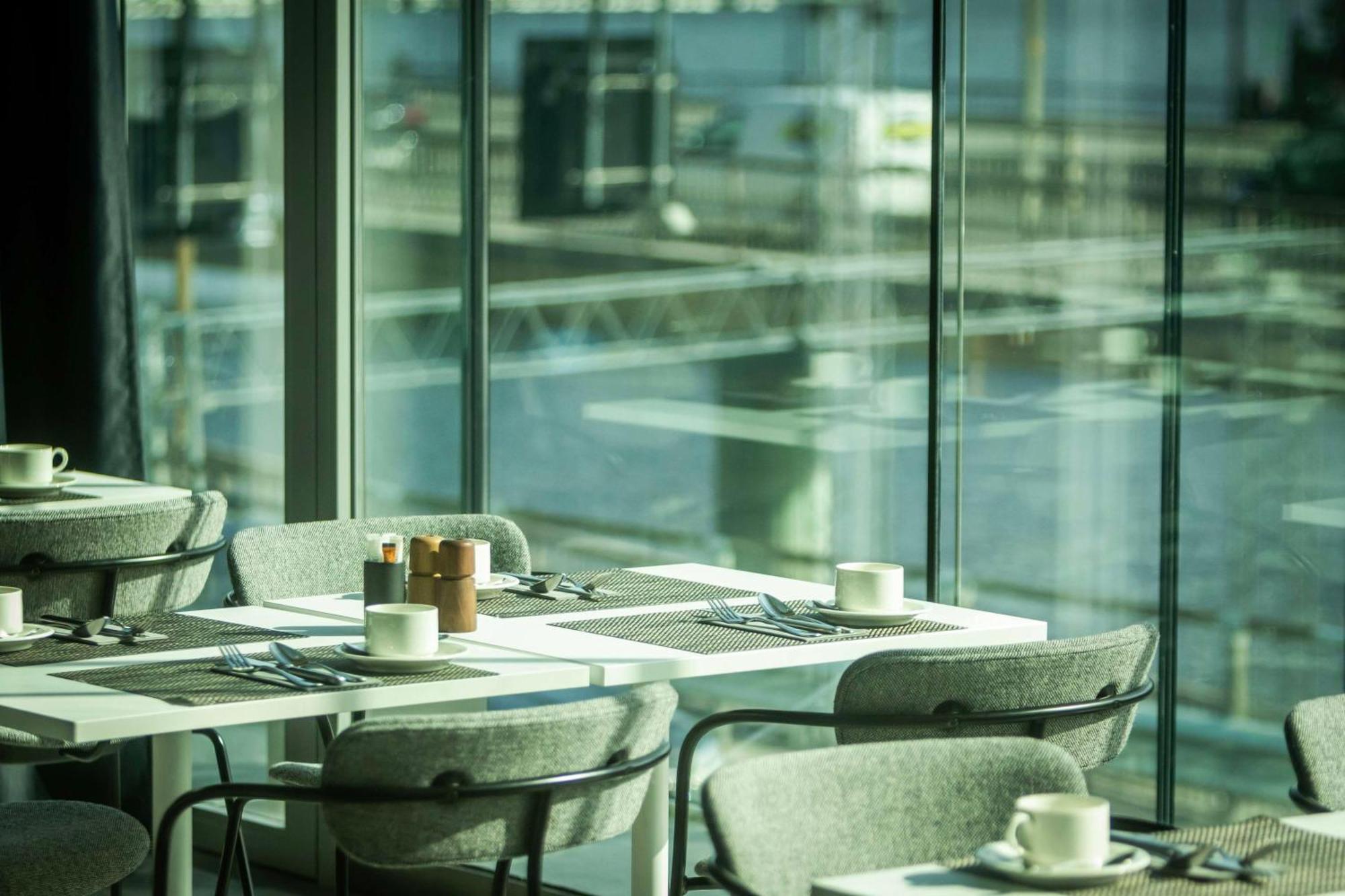 Radisson Blu Waterfront Hotel,