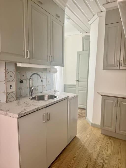 Apartment Historisk Laegenhet I Gamla Stan Stockholm