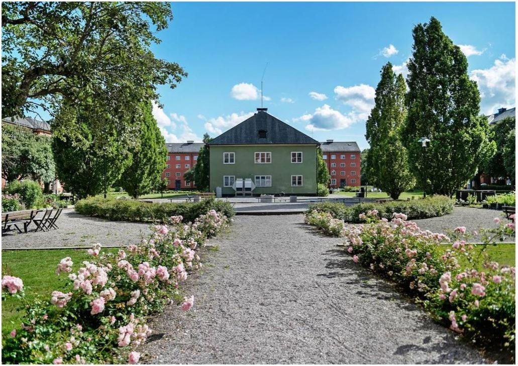 Ljus Och Modern Laegenhet I Hjaertat Av Bromma, 12 Min Fran Drottningholms Slott