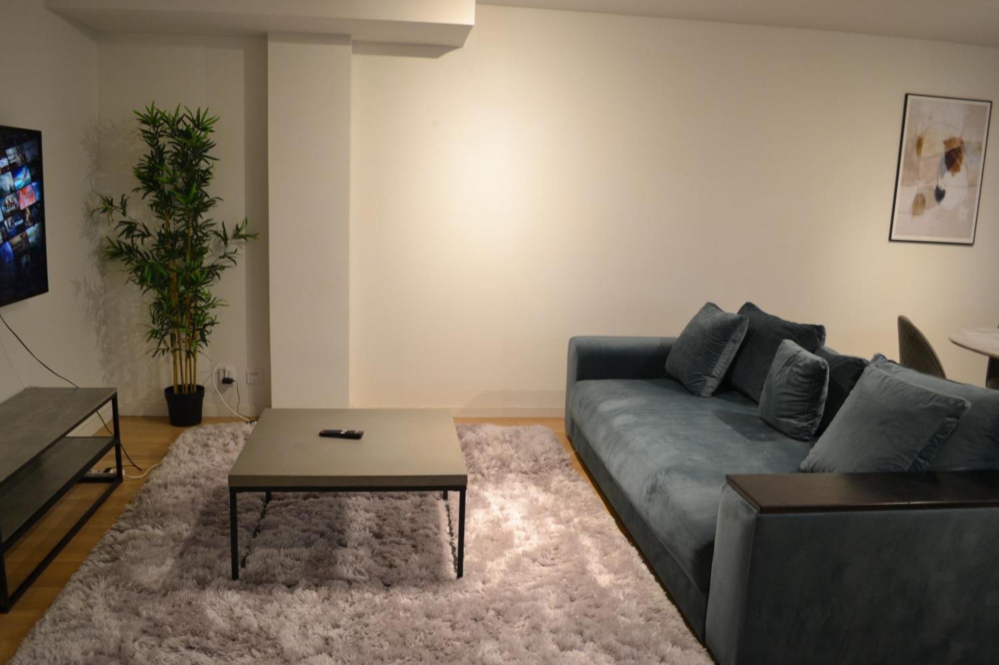 Spacious 1-bedroom Flat 15 Min To Center Apartment