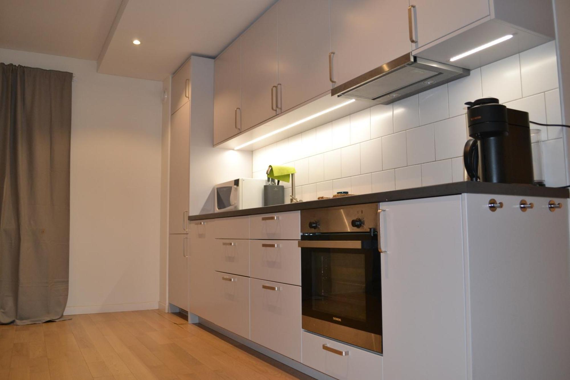 Spacious 1-bedroom Flat 15 Min To Center Apartment *