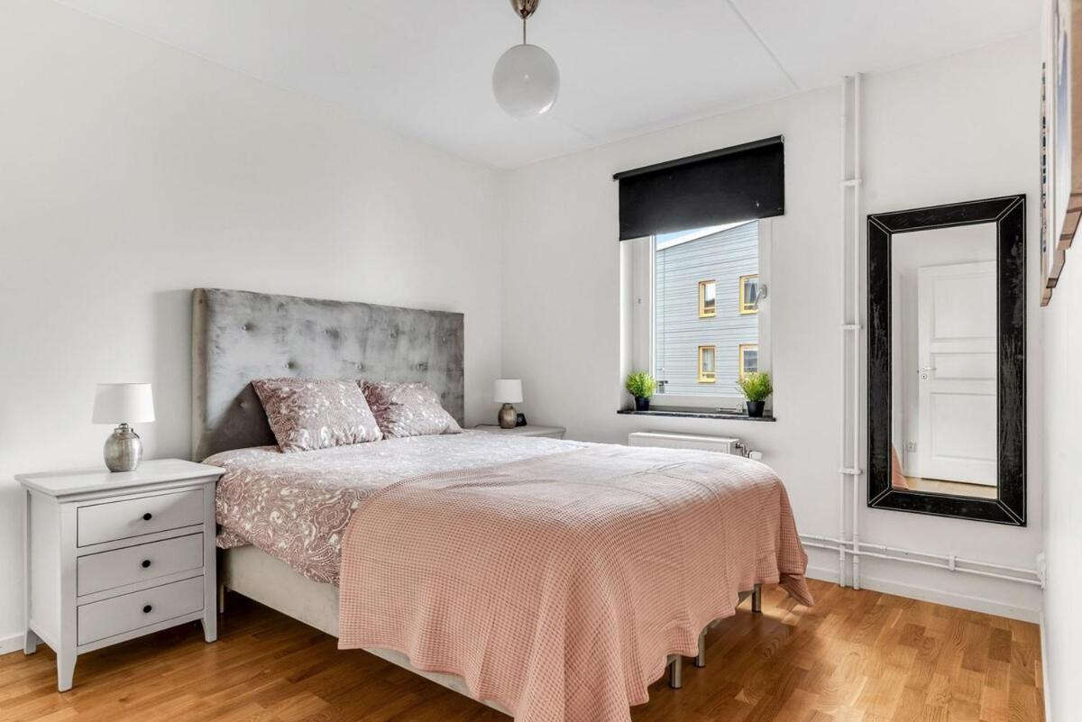 Spacious Close To & Mall Apartment Stockholm