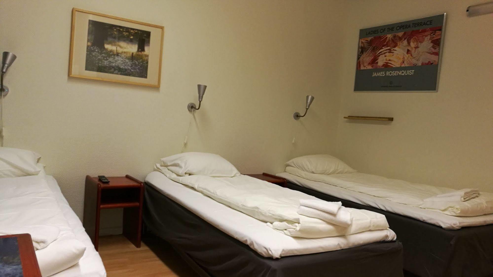 Metro Hotell 3*