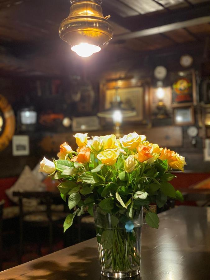 Den Roeda Baten Botel Stockholm