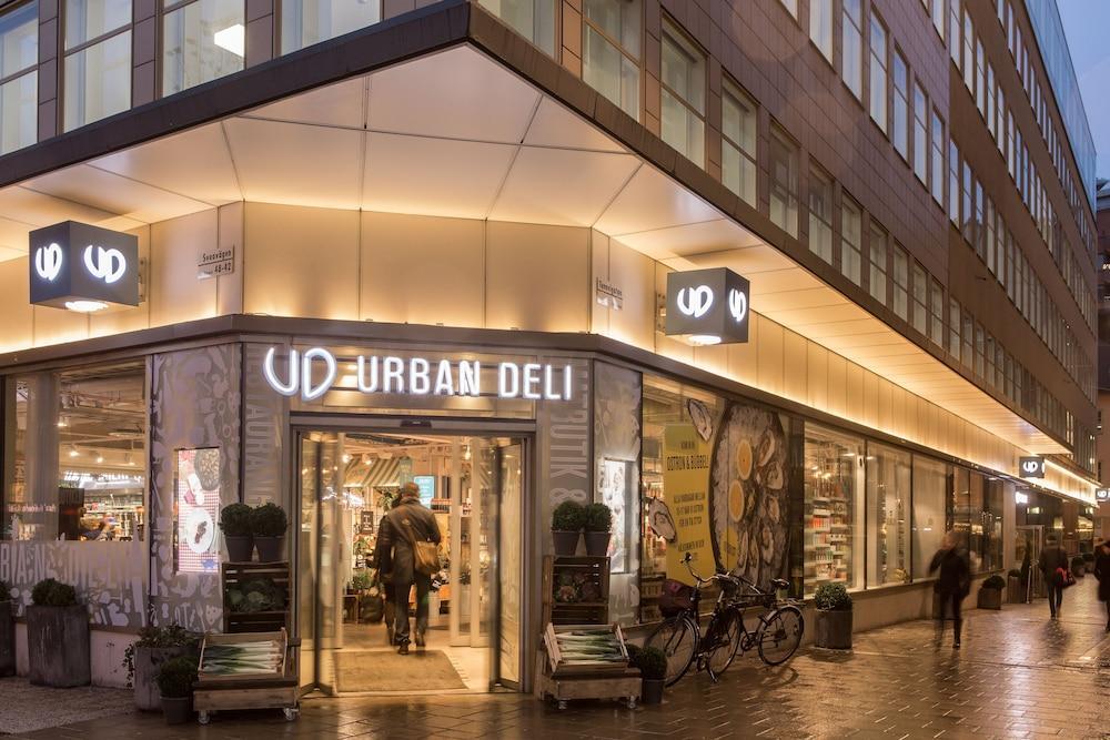 Hotell With Urban Deli 4*